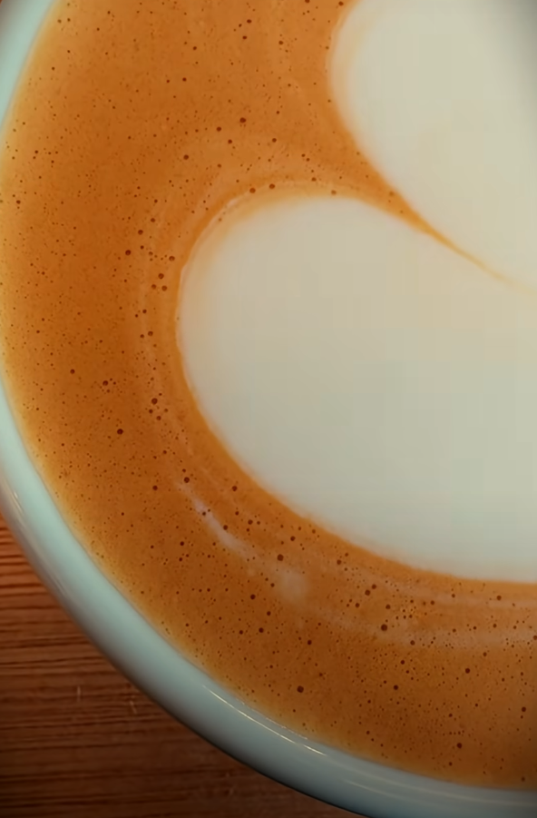 https://boerenvanamstel.nl/wp-content/uploads/2025/08/Espresso-en-melk-mixen-de-perfecte-cappuccino-balans.png